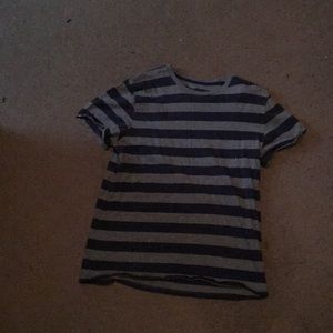 Men’s short sleeve shirt.